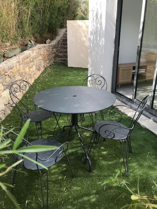 T2 Neuf Sur Jardin Proche Plage Carqueiranne Kültér fotó